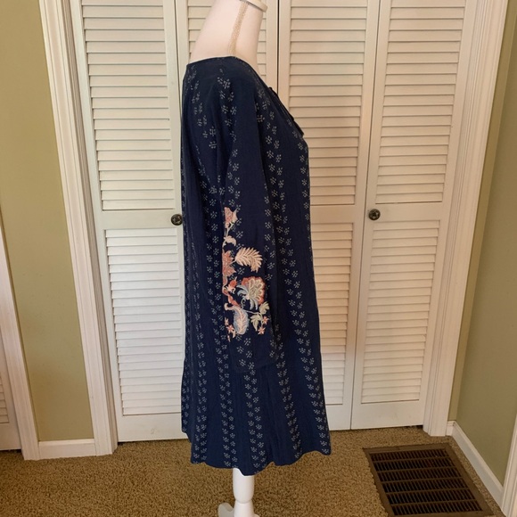 J Jill Blue Crepe Floral Women's Dress with Embroidered Sleeves Size M NWT - Picture 2 of 10